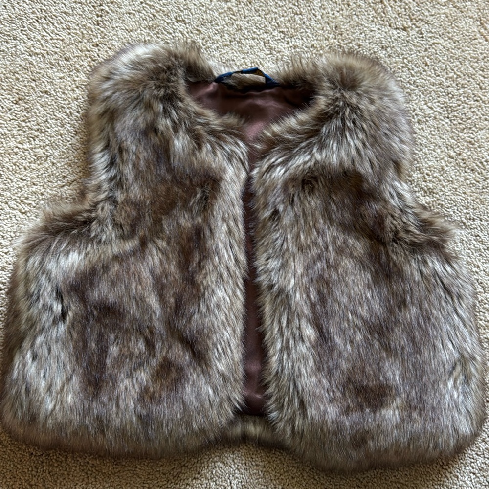 Girls faux fur vest